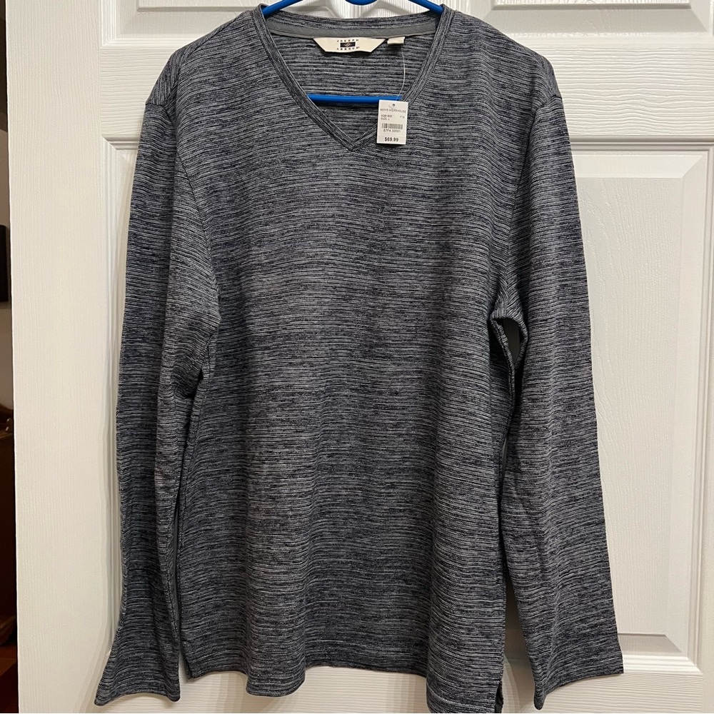 Men’s Wearhouse  Joseph Abboud Men’s long sleeve V neck NEW
Large Navy 
NWT